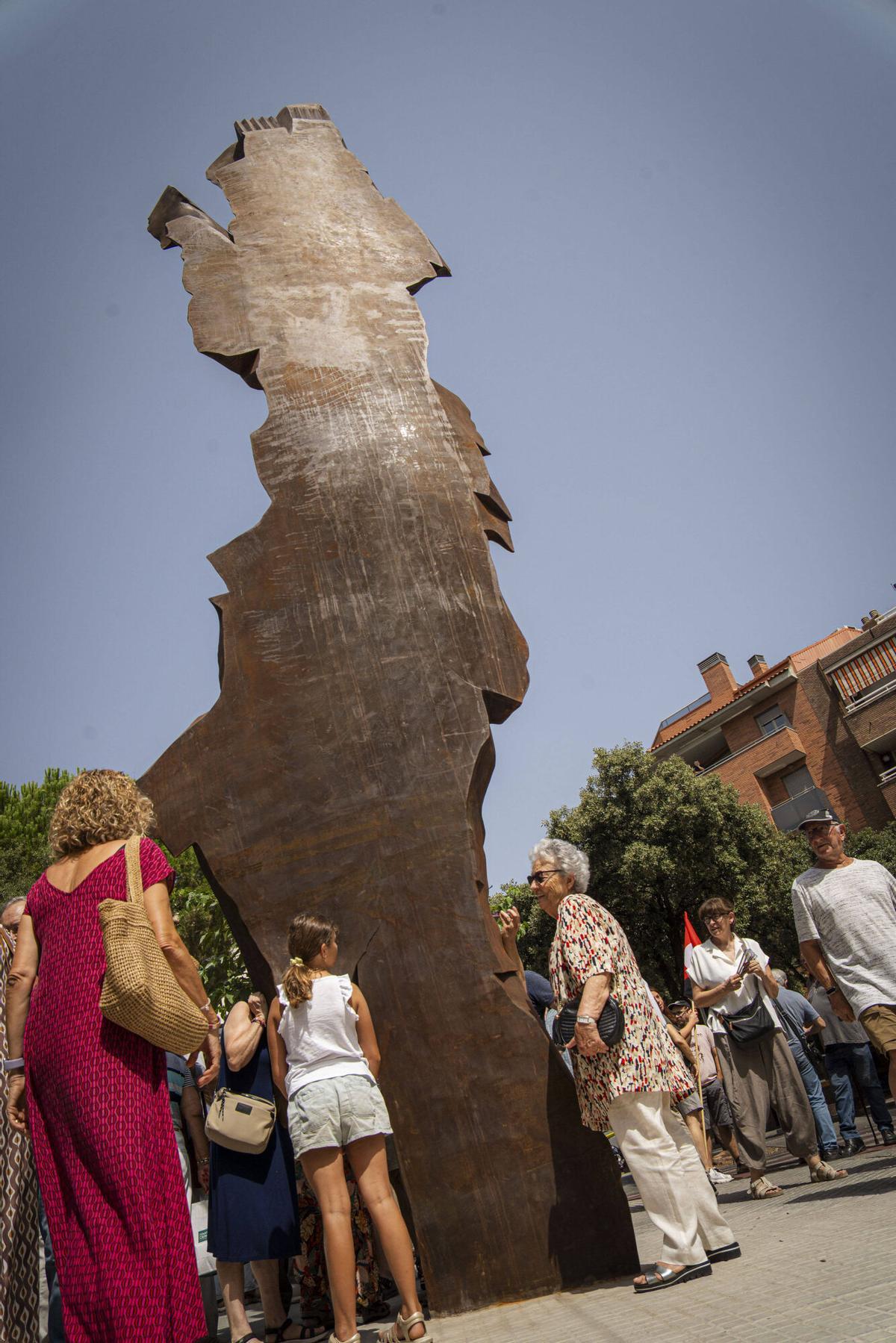 L'escultura que parla: S'inaugura la "Metralla" que recorda els morts manresans de la Guerra Civil L'escultura que parla: S'inaugura la "Metralla" que recorda els morts manresans de la Guerra Civil