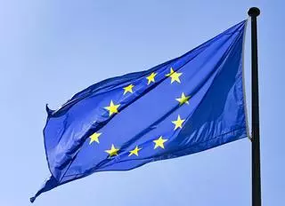 La UE advierte a Trump de que reaccionará ante los "injustificados" aranceles a las importaciones de acero y aluminio