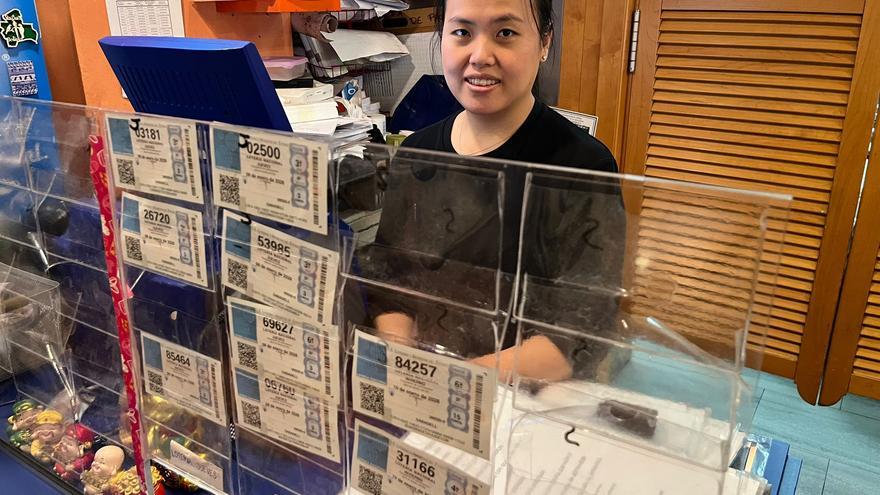 La Chen, una de les propietàries, regenta el restaurant des de fa dos anys