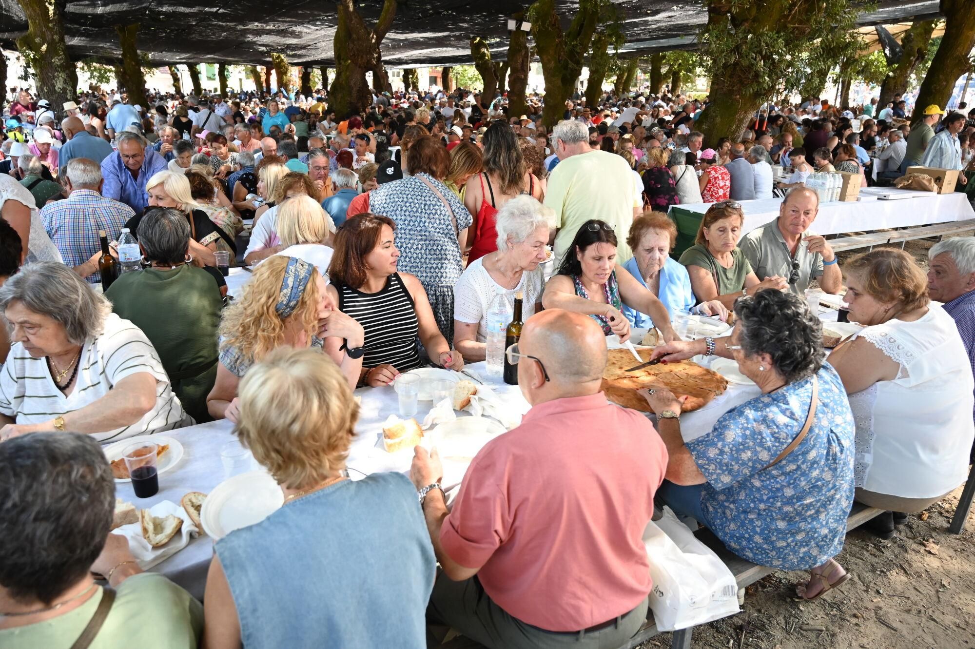 Se sirvieron más de doscientos «años», en una jornada con más de tres mil comensales