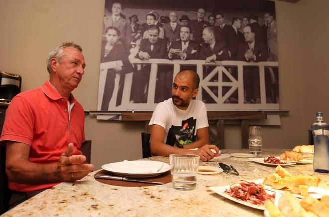 La trayectoria de Johan Cruyff como jugador y entrenador del FC Barcelona