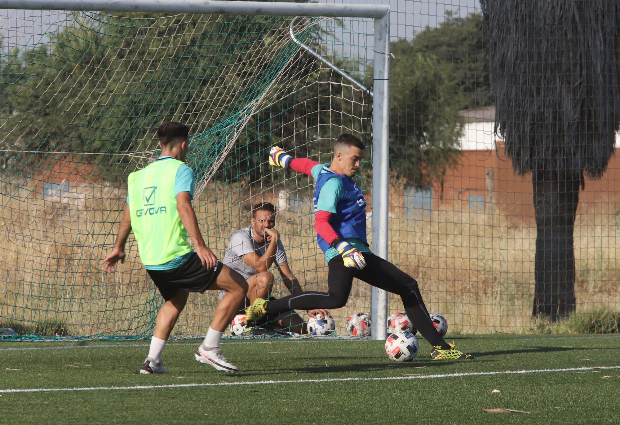 El Córdoba CF se pone a prueba sobre el césped artificial