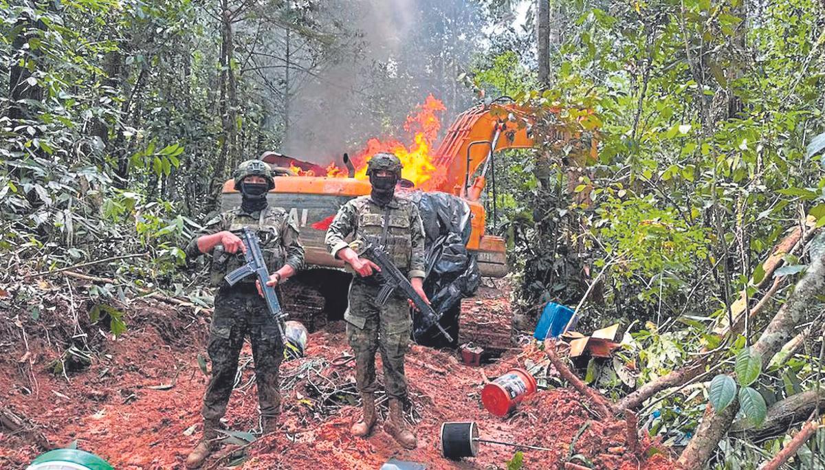 Soldats en la Amazònia equatoriana.