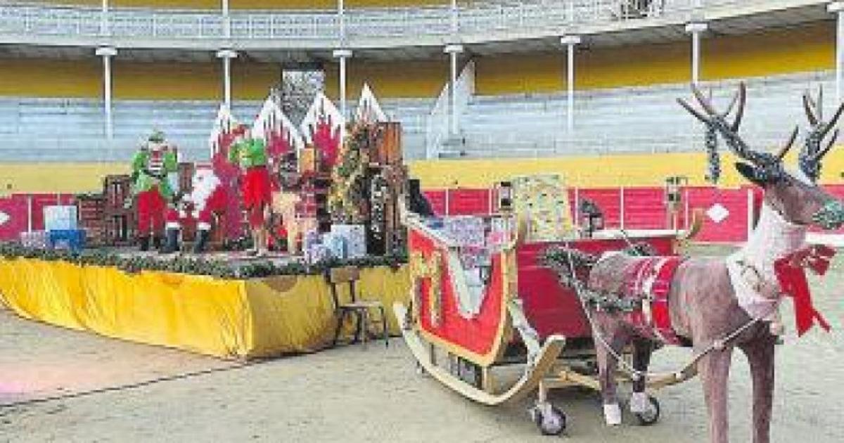 La plaza de toros acoge a Papá Noel y los Reyes