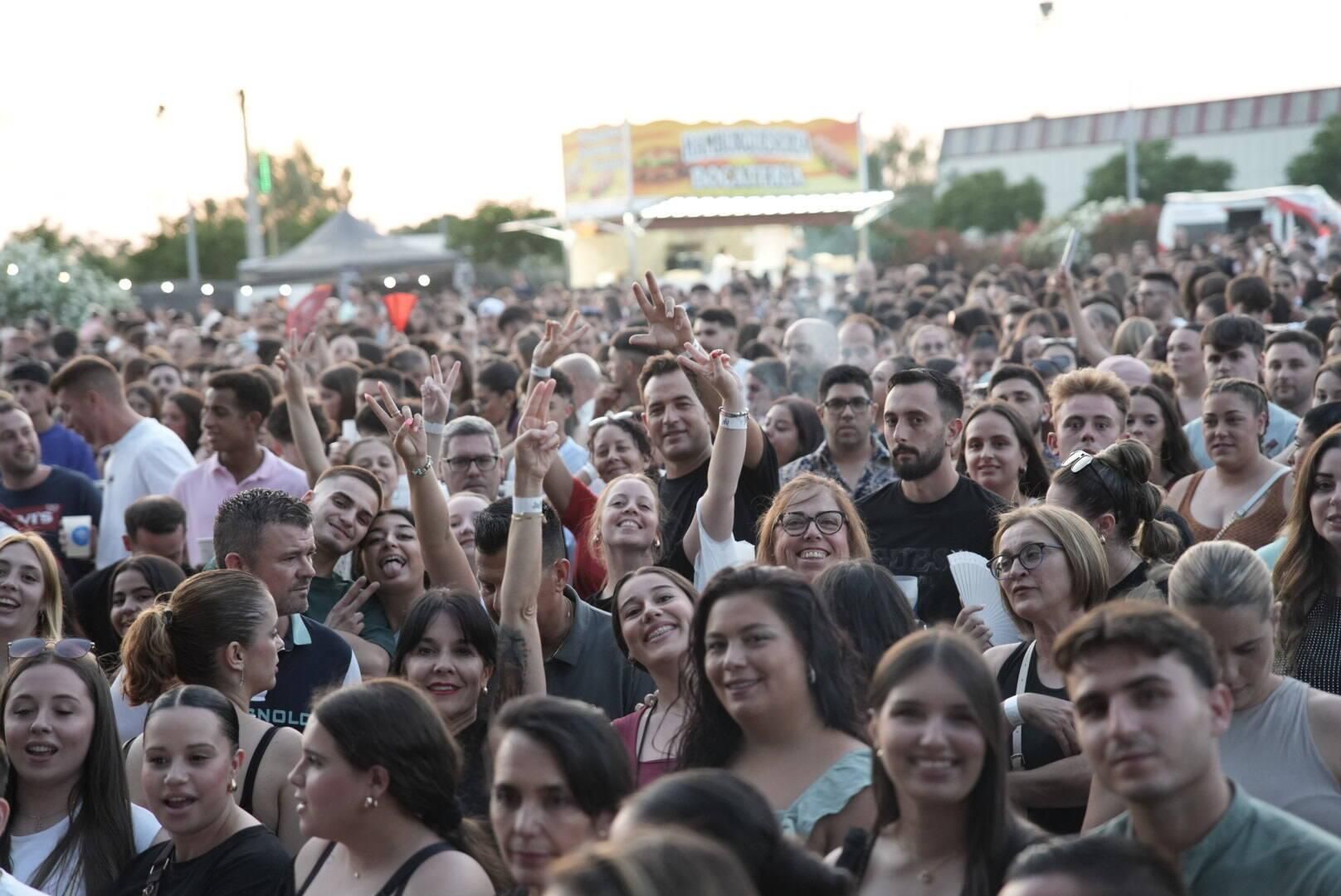 Maka 'cura cicatrices' a 3.000 personas en el recinto ferial de Badajoz