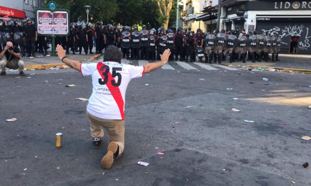 El River-Boca, aplazado por culpa de la violencia