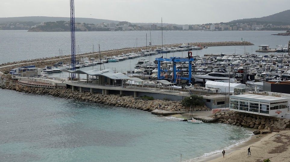 Así avanzan las obras del futuro restaurante panorámico de Puerto Portals, con un diseño rompedor