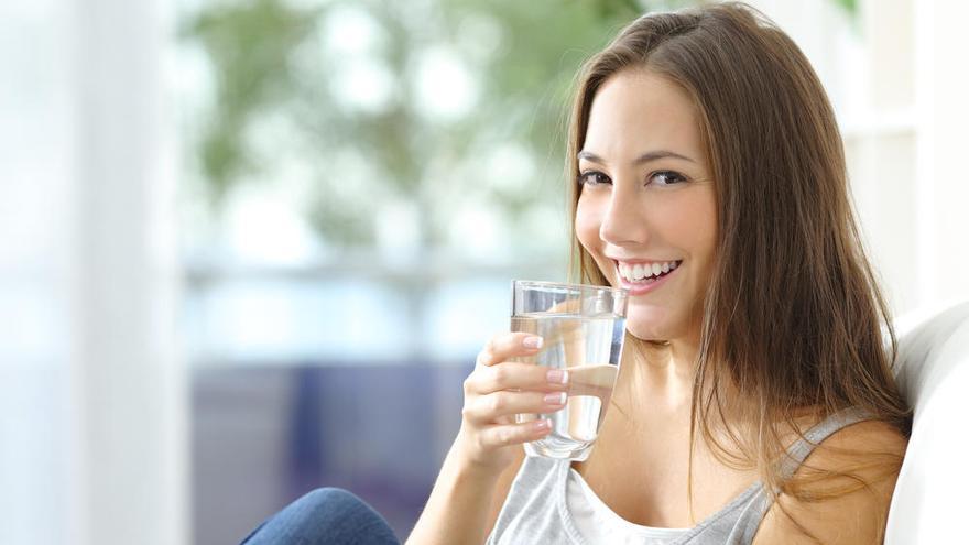 El agua en vital para mantenernos hidratados