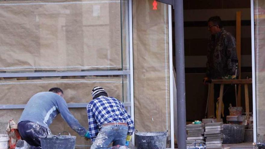 Obras de mejora en un comercio de la ciudad.