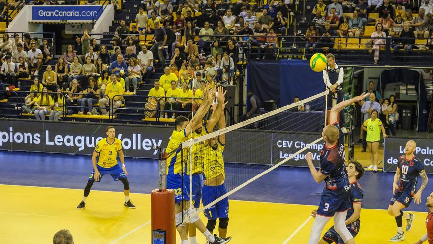 Triunfo aplastante del Guaguas por 3-0 al Praga para poner la directa a los cuartos de la Champions