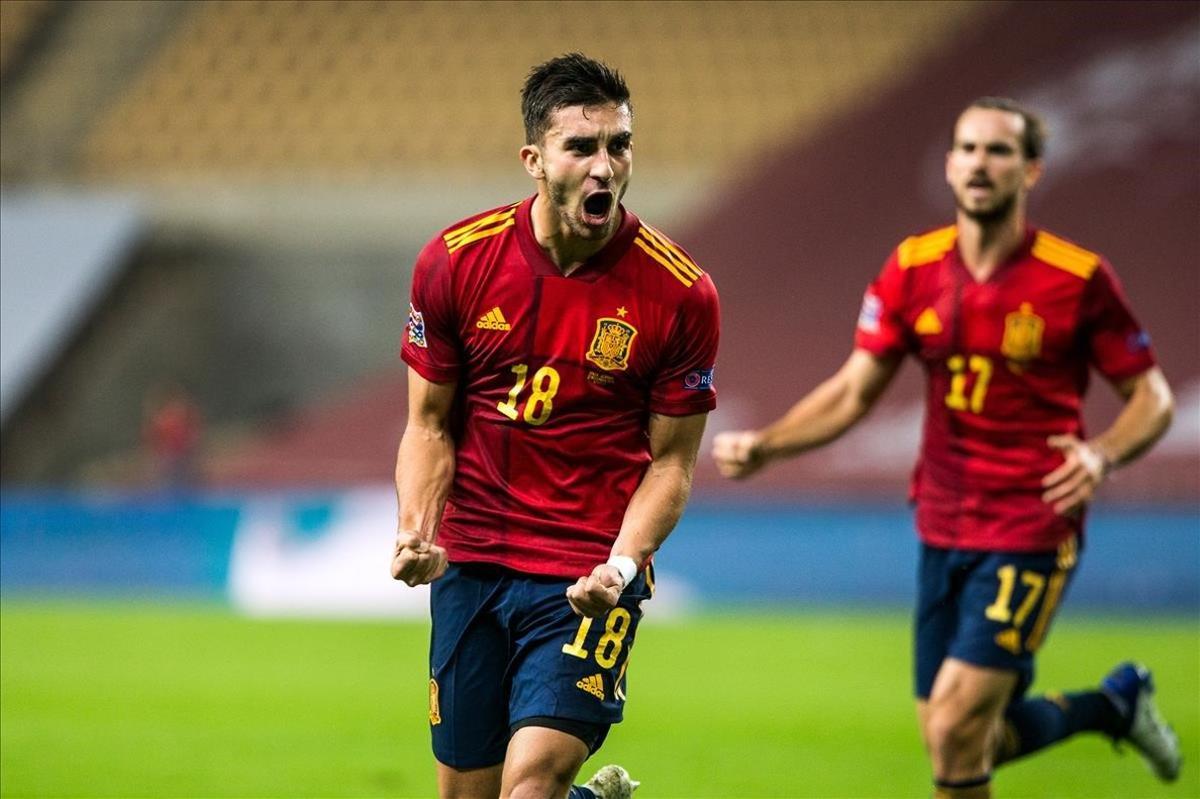 lmendiola55906451 celebrate score ferran torres of spain during the uefa natio201118193127