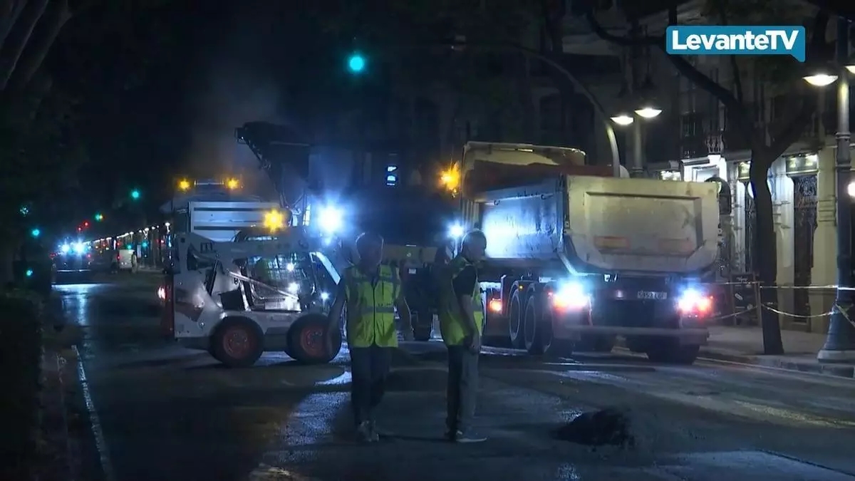 Empieza el asfaltado nocturno de la Gran Vía Marqués del Turia