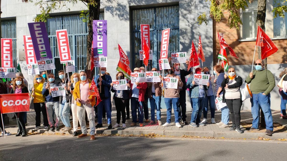 Concentración sindical ante la Delegación de Salud.