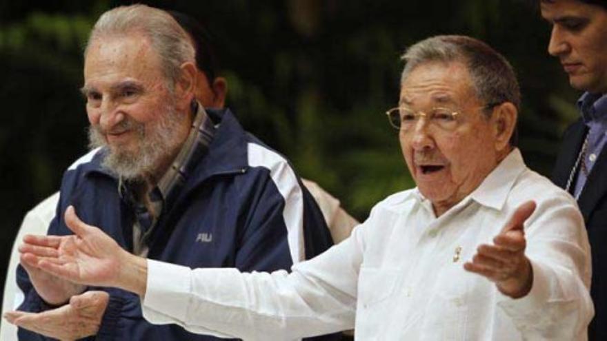 Fidel Castro reaparece por sorpresa