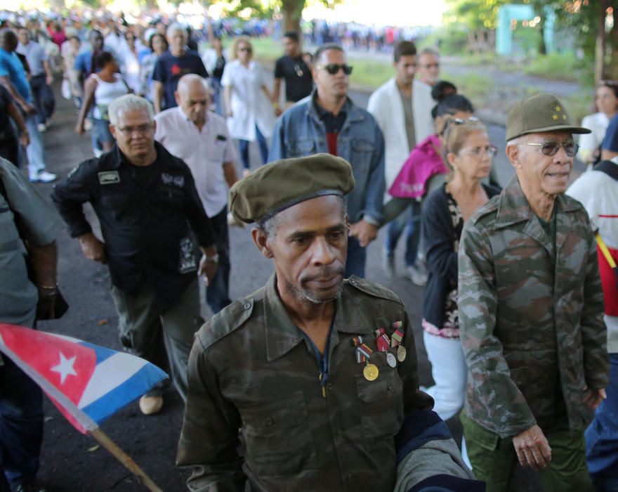 El memorial a José Martí de la Plaza de la Revolución abrió hoy sus puertas para que los cubanos puedan despedirse del expresidente Fidel Castro.