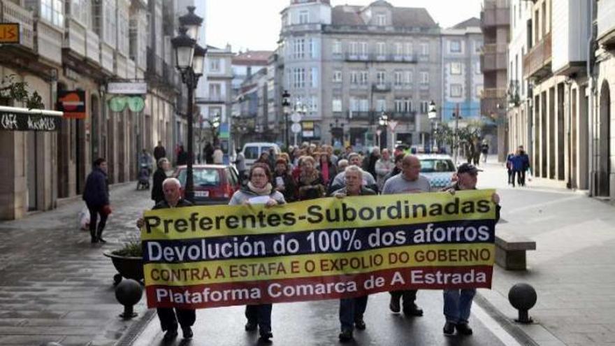 La manifestación, bajando por la calle Calvo Sotelo.  // Bernabé/Luismy