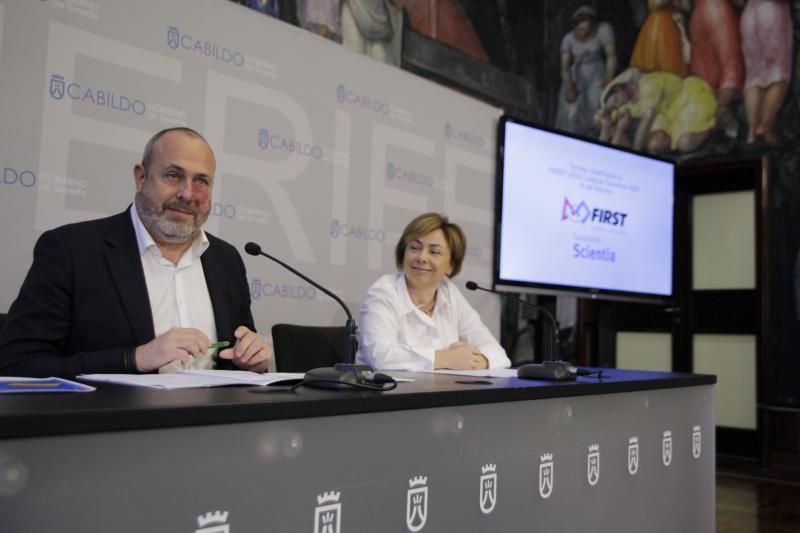 El vicepresidente del Cabildo de Tenerife, Enrique Arriaga, y la rectora de La Laguna, Rosa Aguilar, presentan la octava edición de la First Lego League Canarias, que se celebrará el próximo sábado en el Aulario de Guajara  | 12/02/2020 | Fotógrafo: Delia Padrón