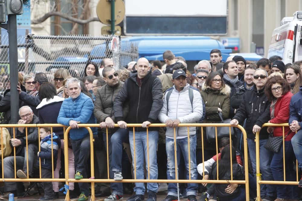 Ambientazo en la mascletà del día de la Crida