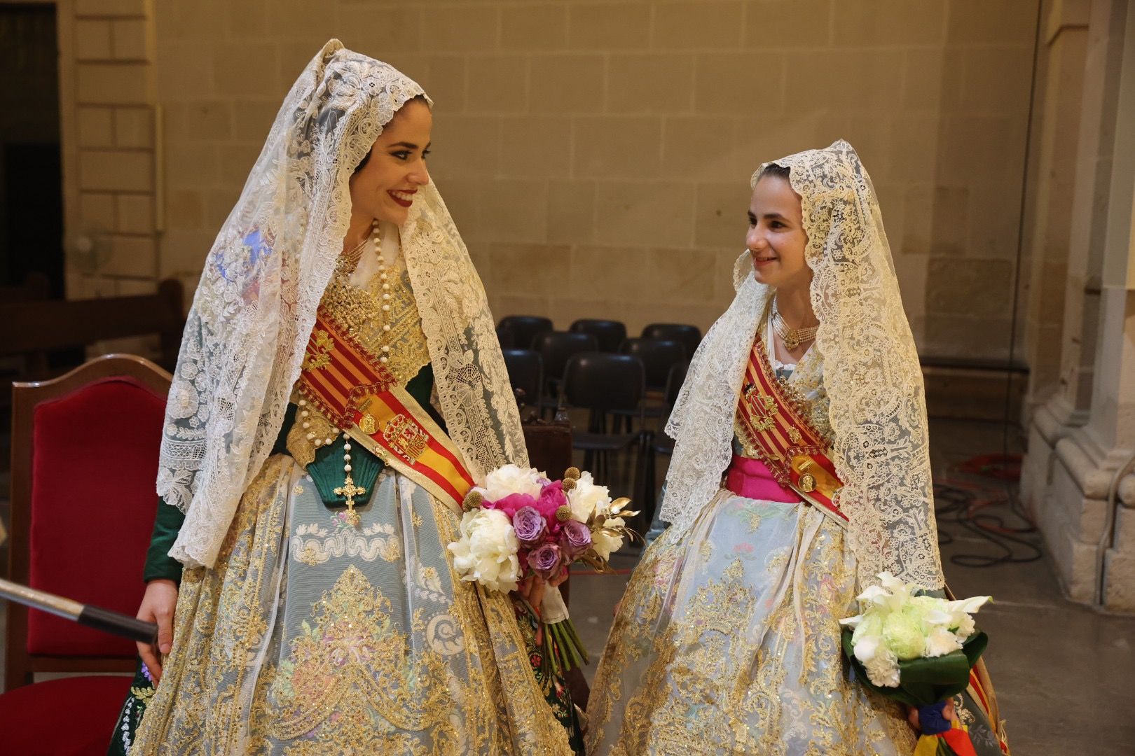 Carmen, Nerea y las dos cortes rematan la Ofrenda de Alicante