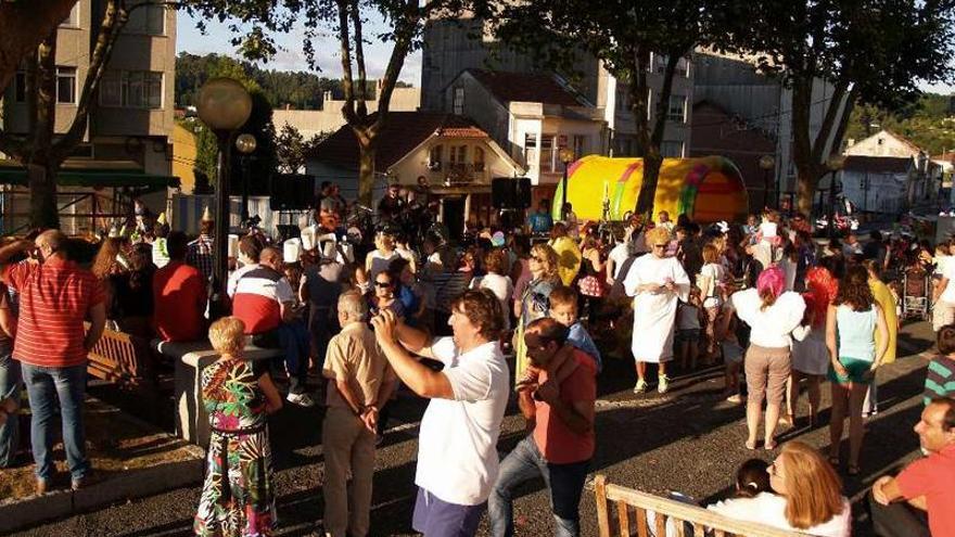 Fiestas patronales de Santa María de Oleiros, el pasado verano. la opinión