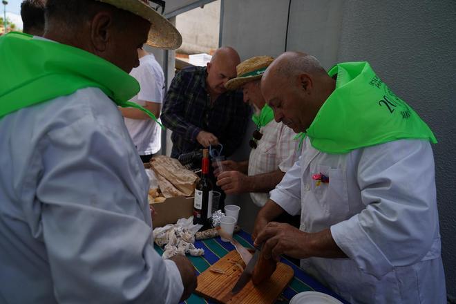 Buen ambiente, comida y música en el Vermú comunitario en las fiestas de San José Obrero