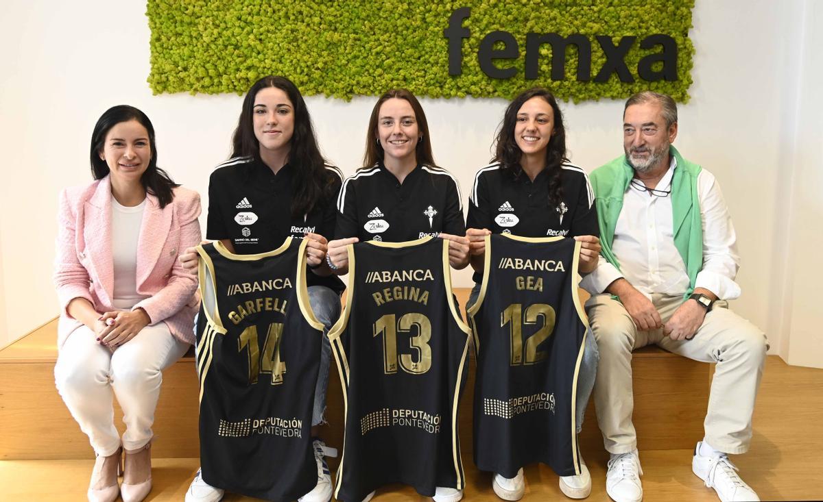 Con Elba Garfella y Regina Aguilar, en su presentación.