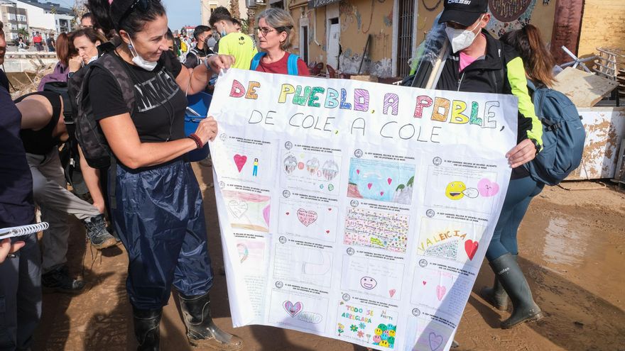 Voluntarios de Dolores dan una mano amiga a Paiporta