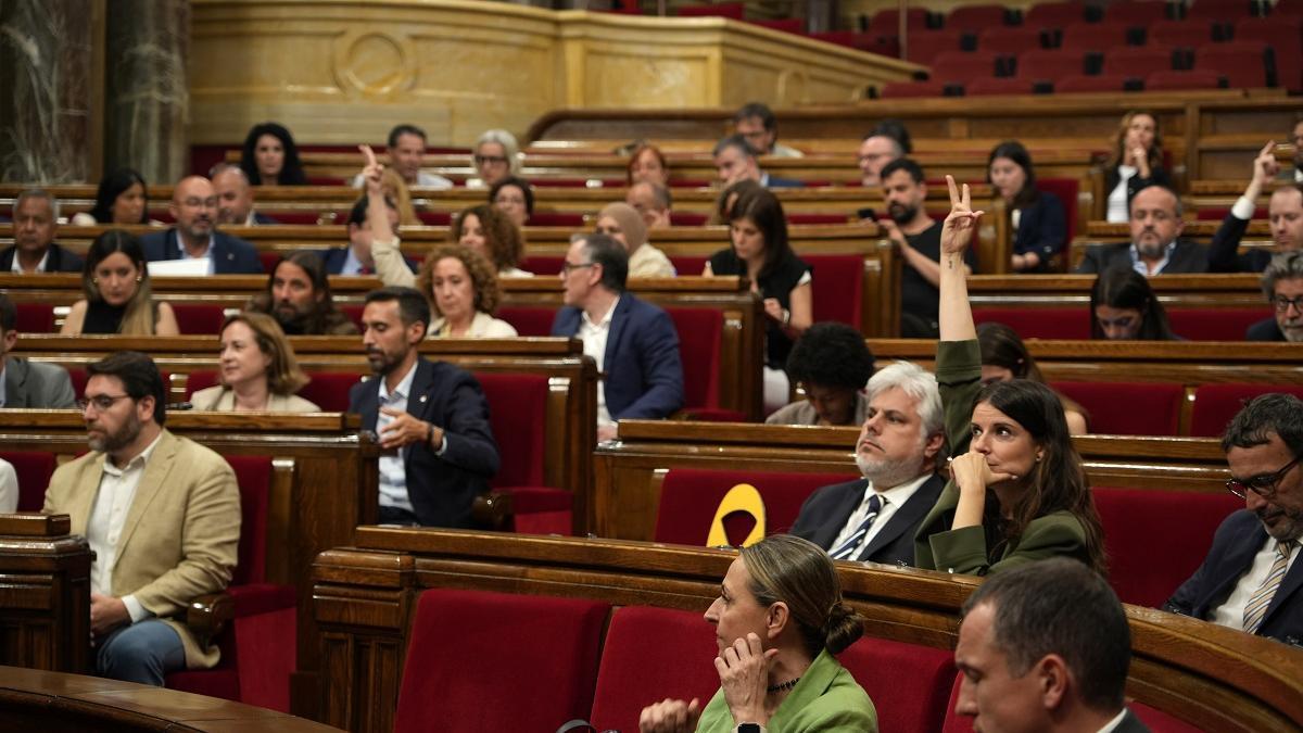 El pleno del Parlament, votando este jueves