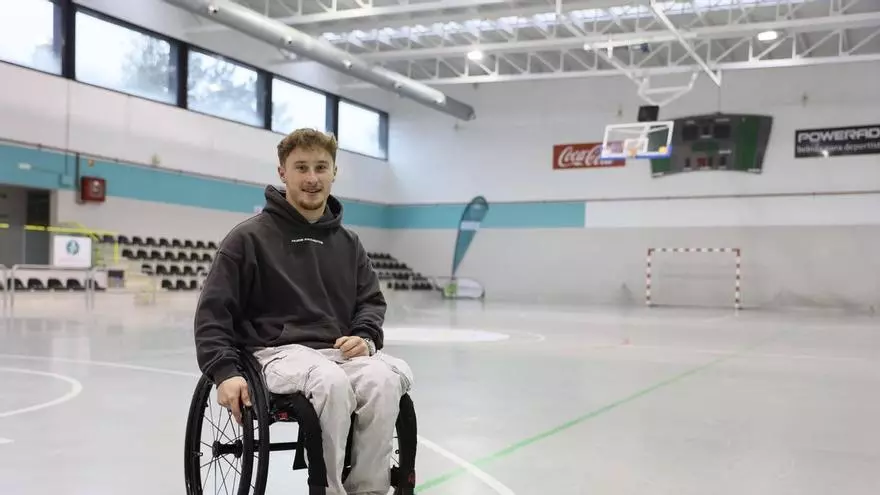 La historia de superación de Julen Álvarez, el joven llanisco con una lesión medular que sueña con ir a las paraolimpiadas