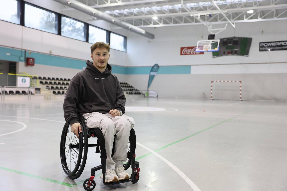 La historia de superación de Julen Álvarez, el joven llanisco con una lesión medular que sueña con ir a las paraolimpiadas