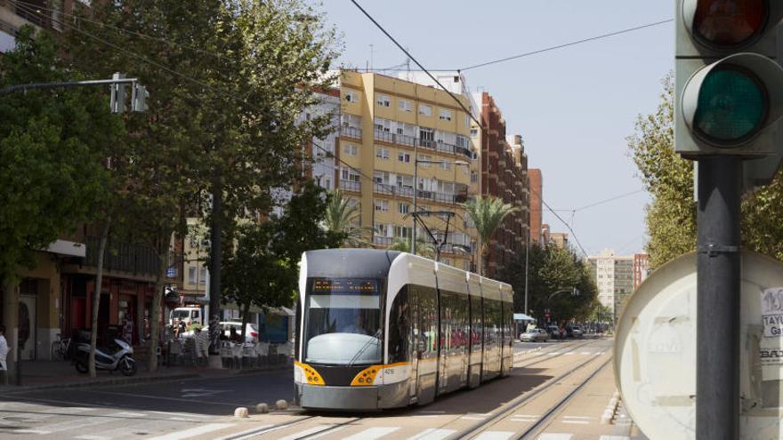 Absuelven a un viajero del tranvía sin billete al no poder probar FGV que hubo estafa