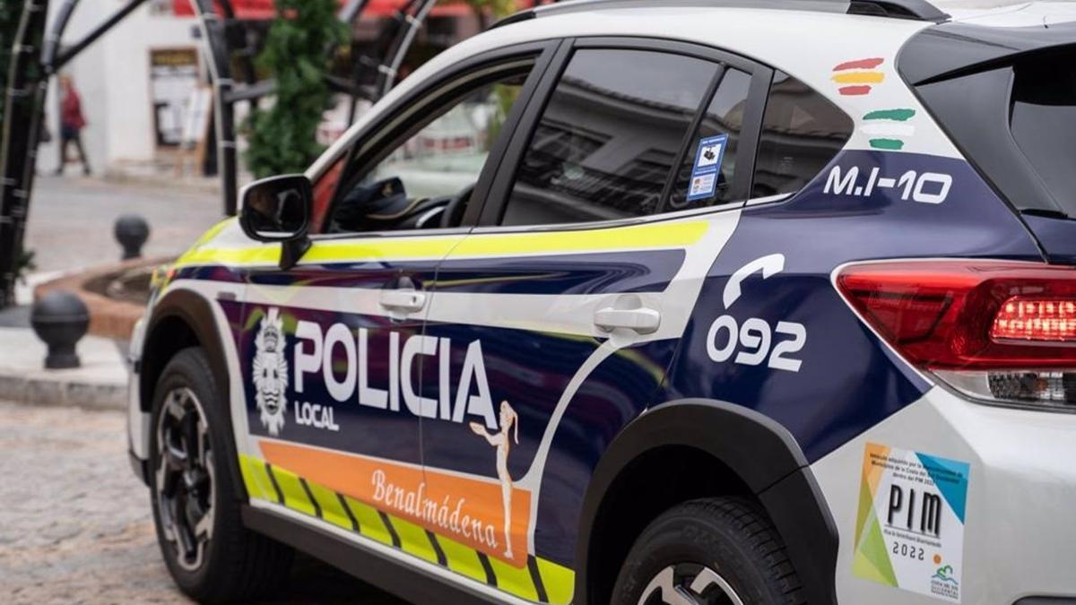 Un vehículo de la Policía Local de Benalmádena.