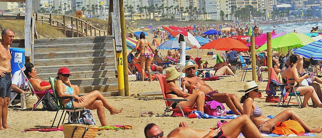 La playa de Arenales, hace unos días, donde se ha detectado el brote.