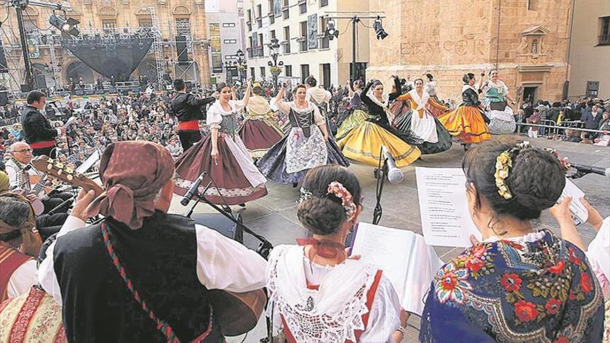 La Mostra Folklórica de las fiestas ofrecerá once actuaciones de siete grupos locales