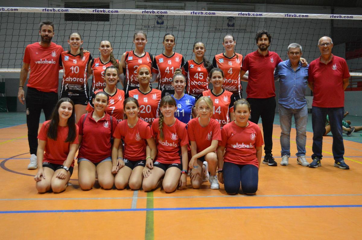 El AHORA Vóley Xàtiva femenino debutó en el pabellón de voleibol setabense y cedieron por 1-3 contra el CDU Atarfe de Granada (23-25/21-25/25-16/19-25).