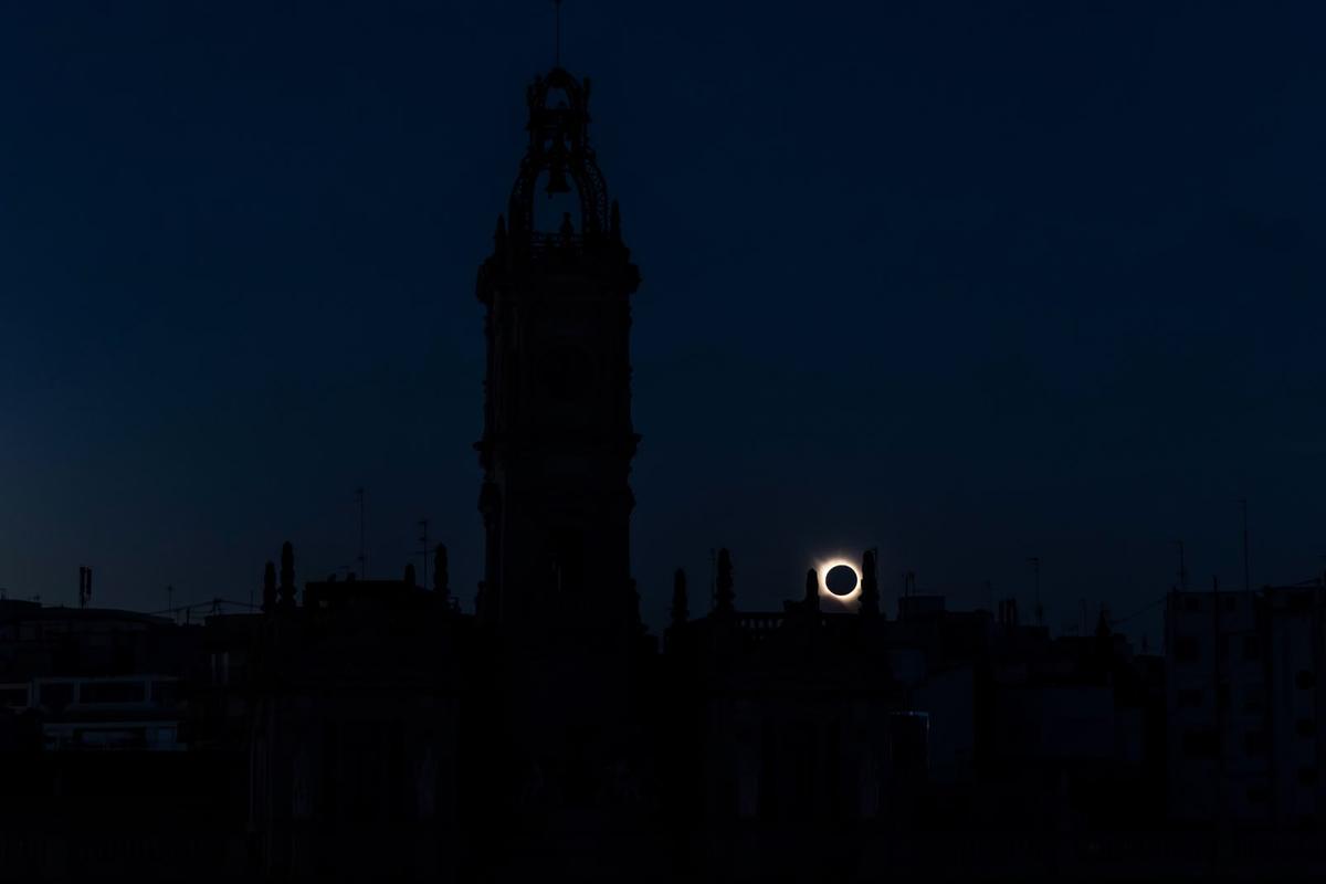 Así ha sido el eclipse de sol total en la Comunitat Valenciana