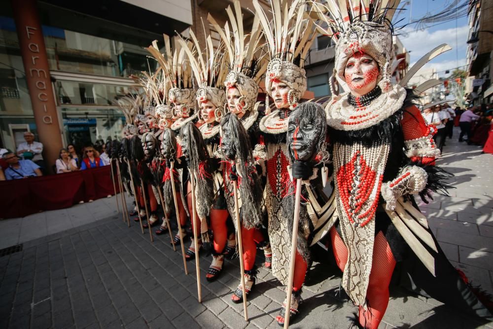 El bando de la media luna ofreció un majestuoso espectáculo en el segundo gran desfile de los Moros y Cristianos de la ciudad