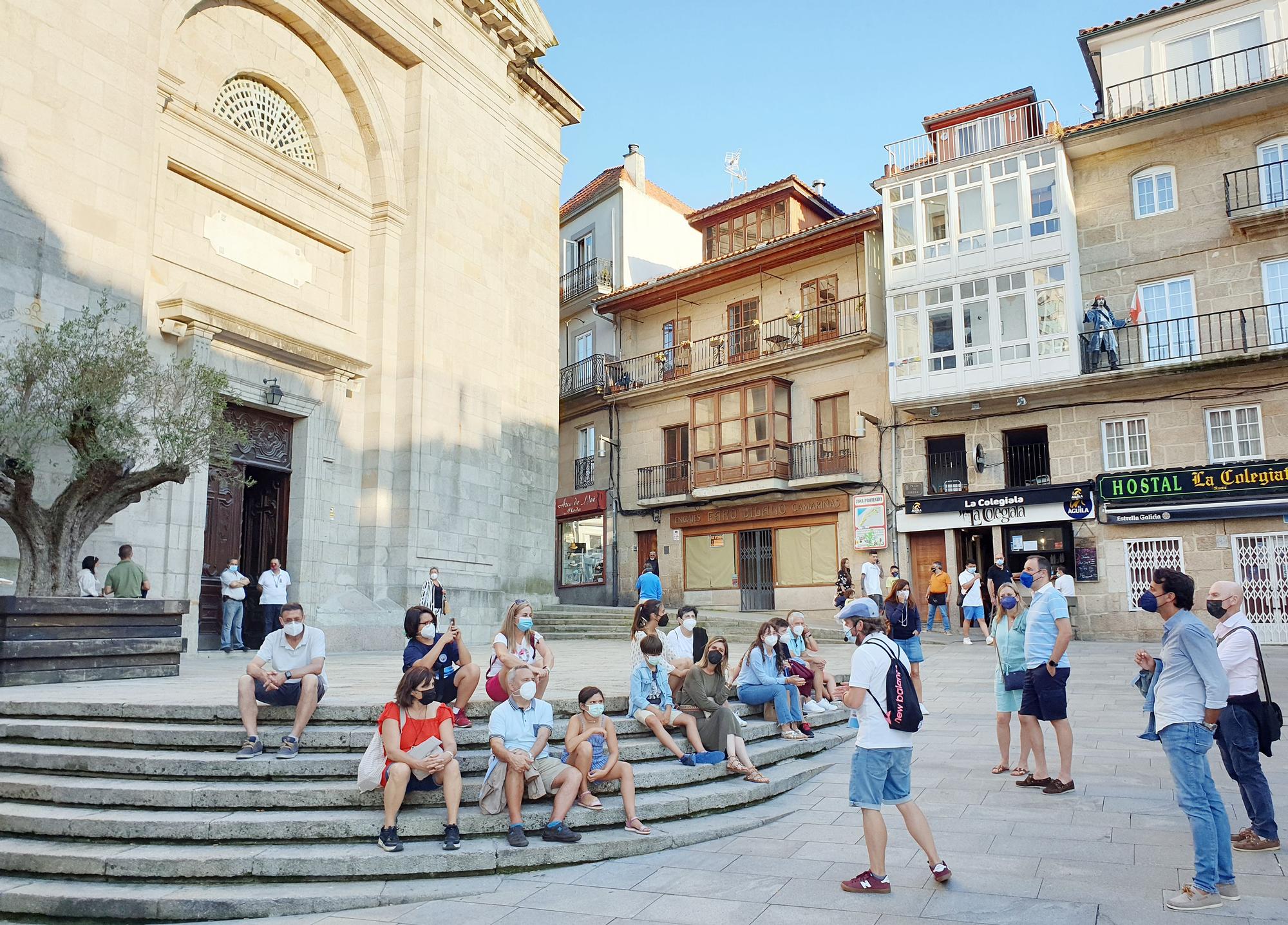 Los turistas disfrutan del sol y la gastronomía de Vigo