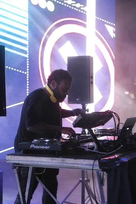 CARLOS JEANS DJ EN LA PLAYA DE MELENARA