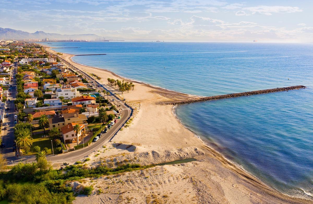 Panorámica aérea de la playa Pla de la Torre, en Almassora.