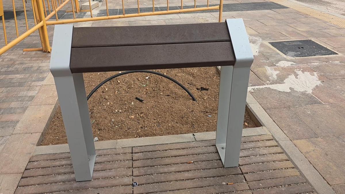 Las obras en Pérez Galdós traen consigo los "bancos isquiáticos"