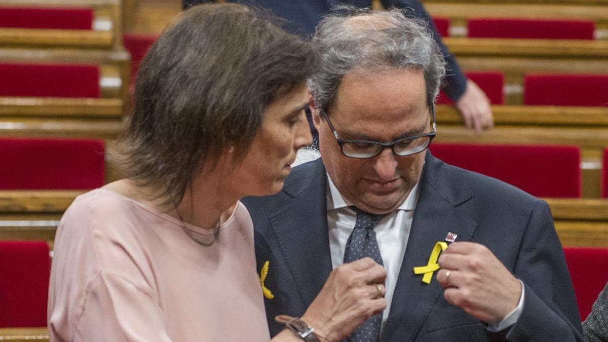 Quim Torra y su esposa, Carola Miró, en el Parlament tras ser investido 'president'.