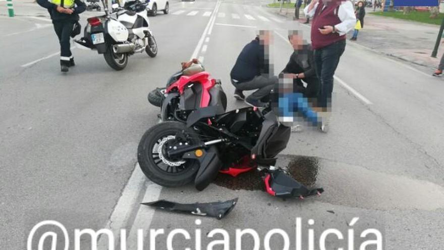 Herido un motorista tras chocar con un turismo en Murcia