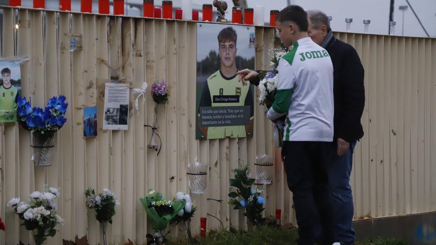 Familiares y amigos recuerdan en El Arenal a Álex Ortega, el menor apuñalado hace un año