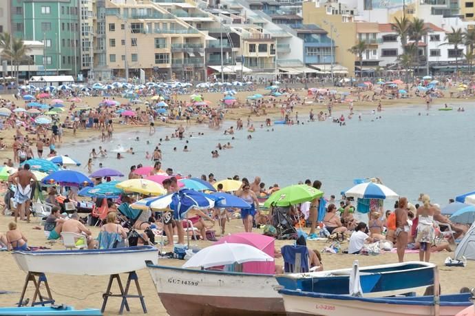 24-06-2019 LAS PALMAS DE GRAN CANARIA. Vistas de la playa de Las Canteras en la tarde de San Juan  | 24/06/2019 | Fotógrafo: Andrés Cruz