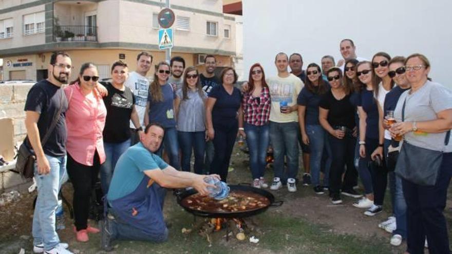 Los falleros de Borriana disfrutan  de su segundo concurso de paellas