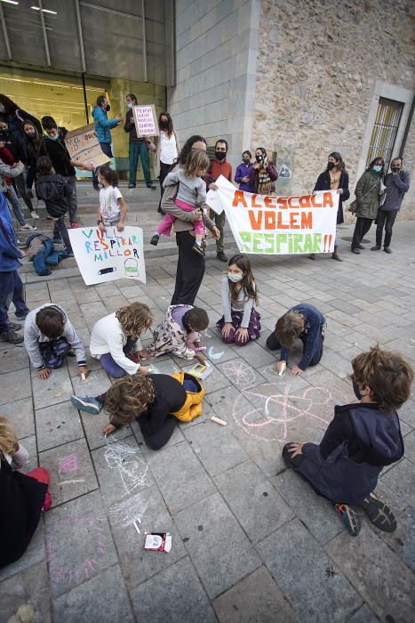 Protesta de pares per les mascaretes a GIrona