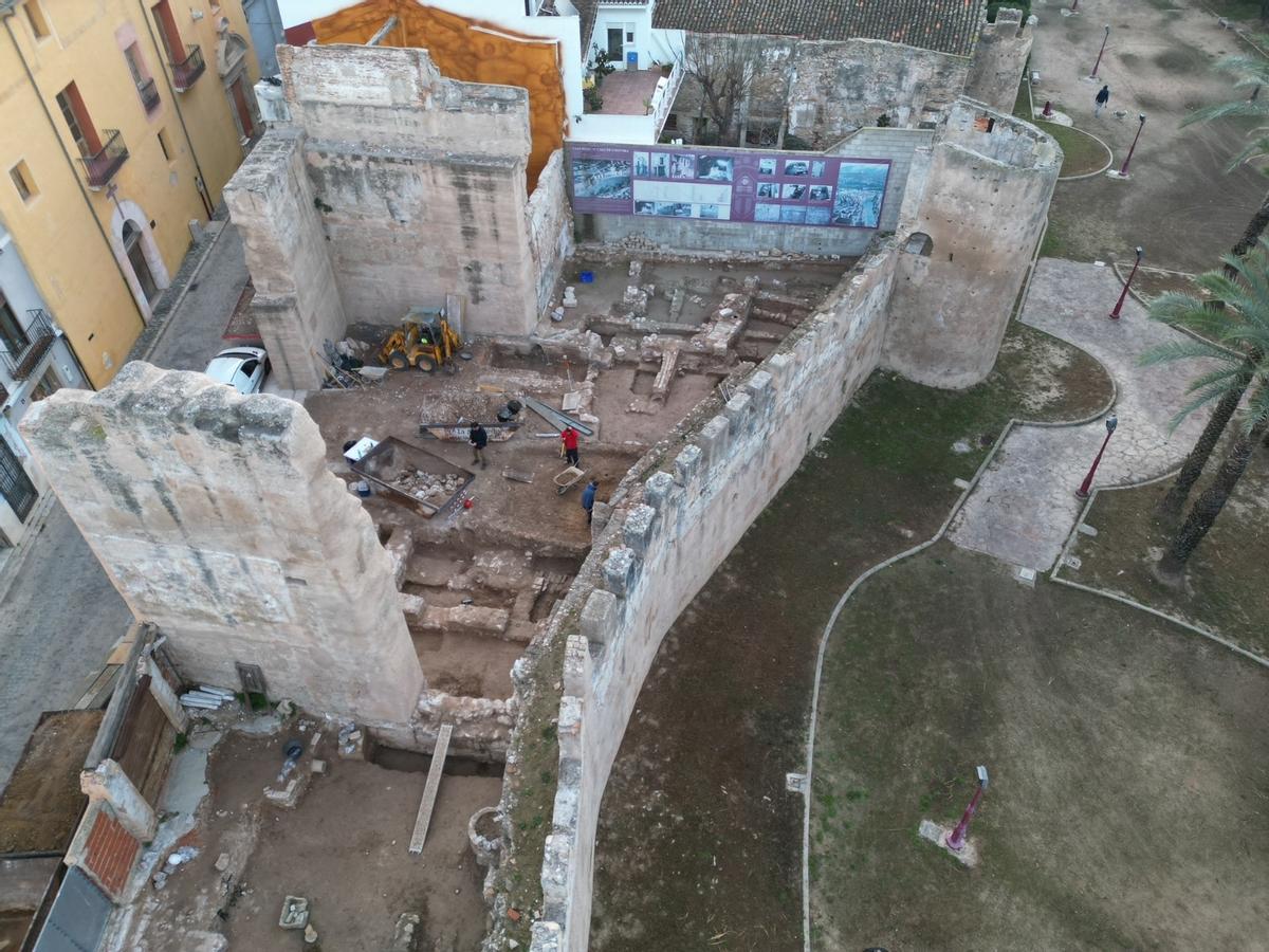Vista aérea durante una campaña de excavaciones arqueológicas en la Casa Real.
