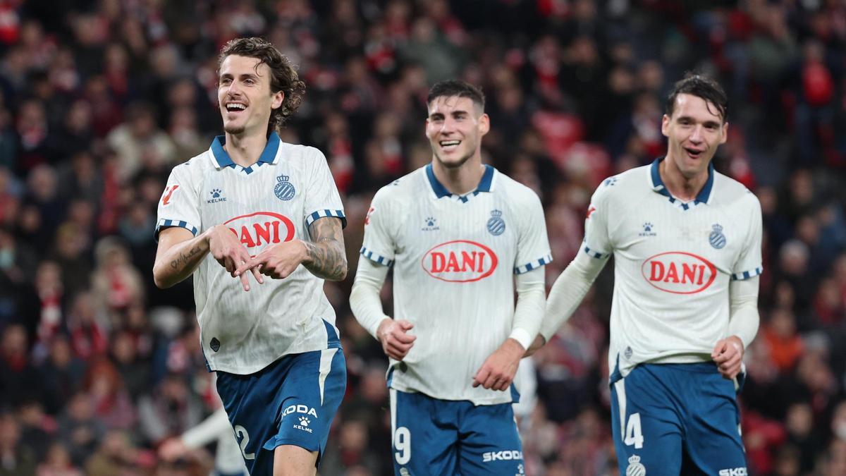 Carlos Romero celebra su gol ante el Athletic.