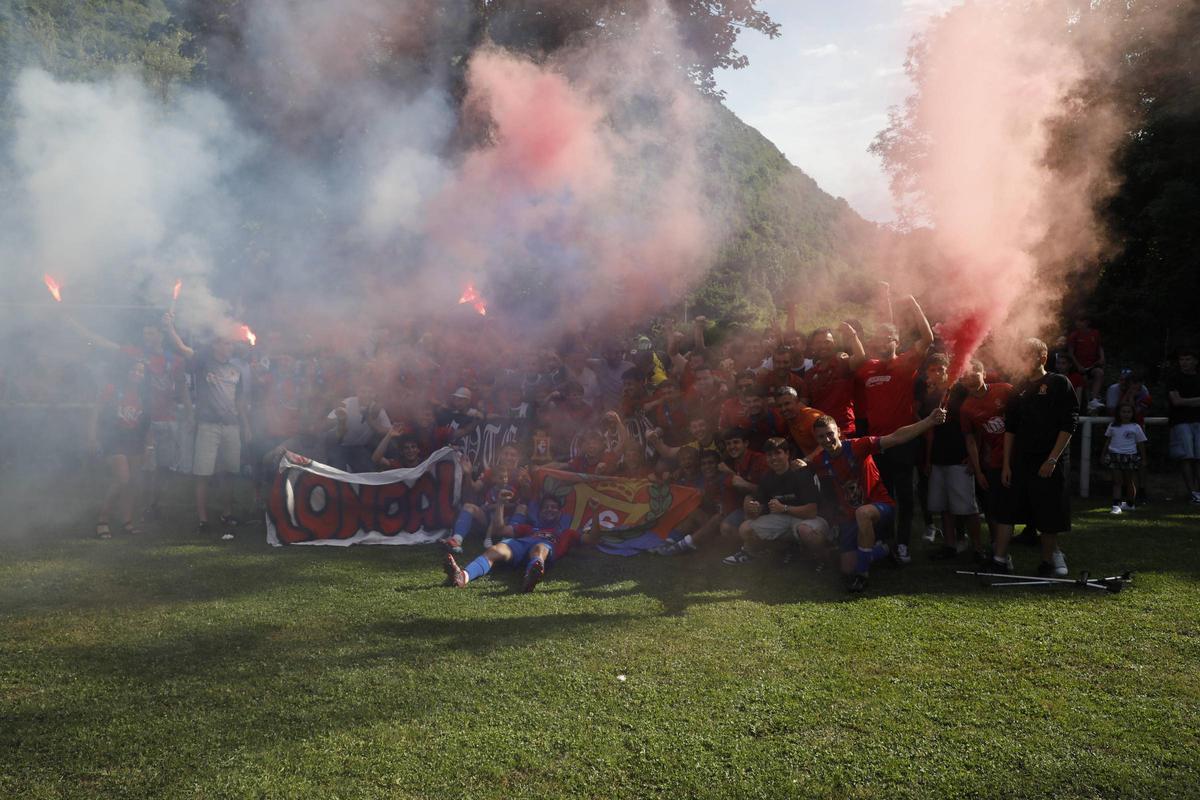 EN IMÁGENES: Así han celebrado Condal, Astur y Andés el ascenso a la Tercera Federación de Asturias